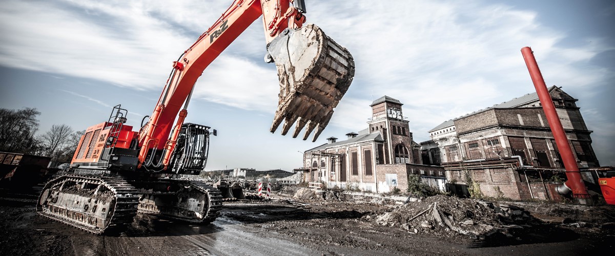 Bagger beim Abriss